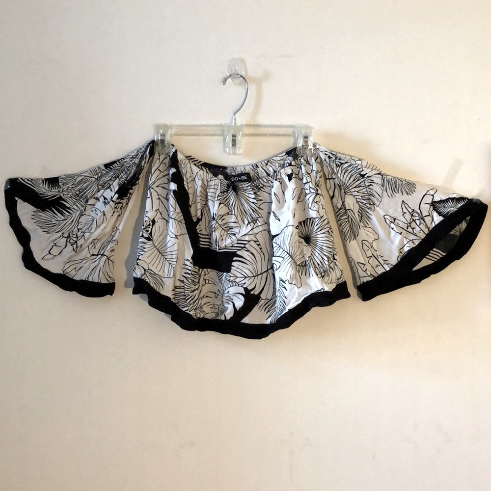 DO+BE Black and White Floral Short Sleeve Crop Top